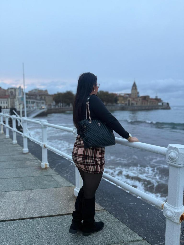 642424074: Chica busca chico en Orense