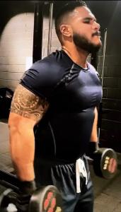 614383824: Chico busca chica en Barcelona