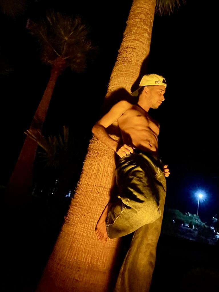 Chico busca chica en Las Palmas: 