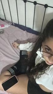 667754825: Chica busca chico en Sevilla