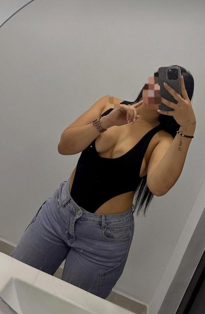 672886635: Chica busca chico en Cádiz