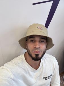 661002101: Chico busca chica en Sevilla