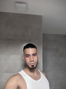 661002101: Chico busca chica en Sevilla