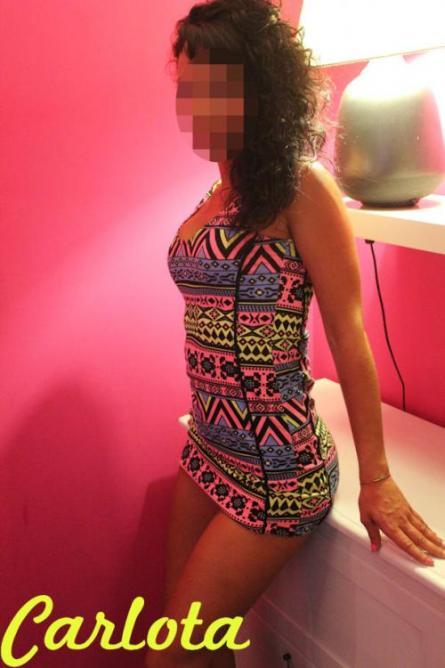 938494895: Chica busca chico en Barcelona