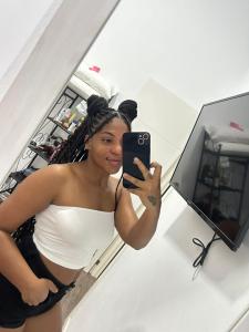 664229984: Chica busca chico en Sevilla