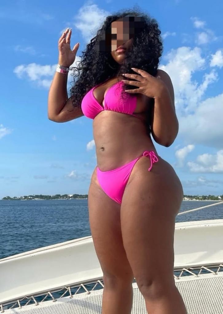 617763568: Chica busca chico en Sevilla