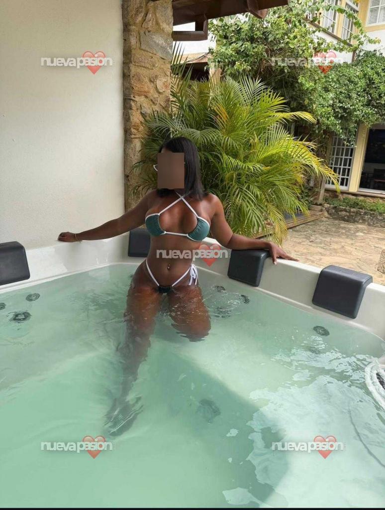 633882439: Chica busca chico en Ibiza