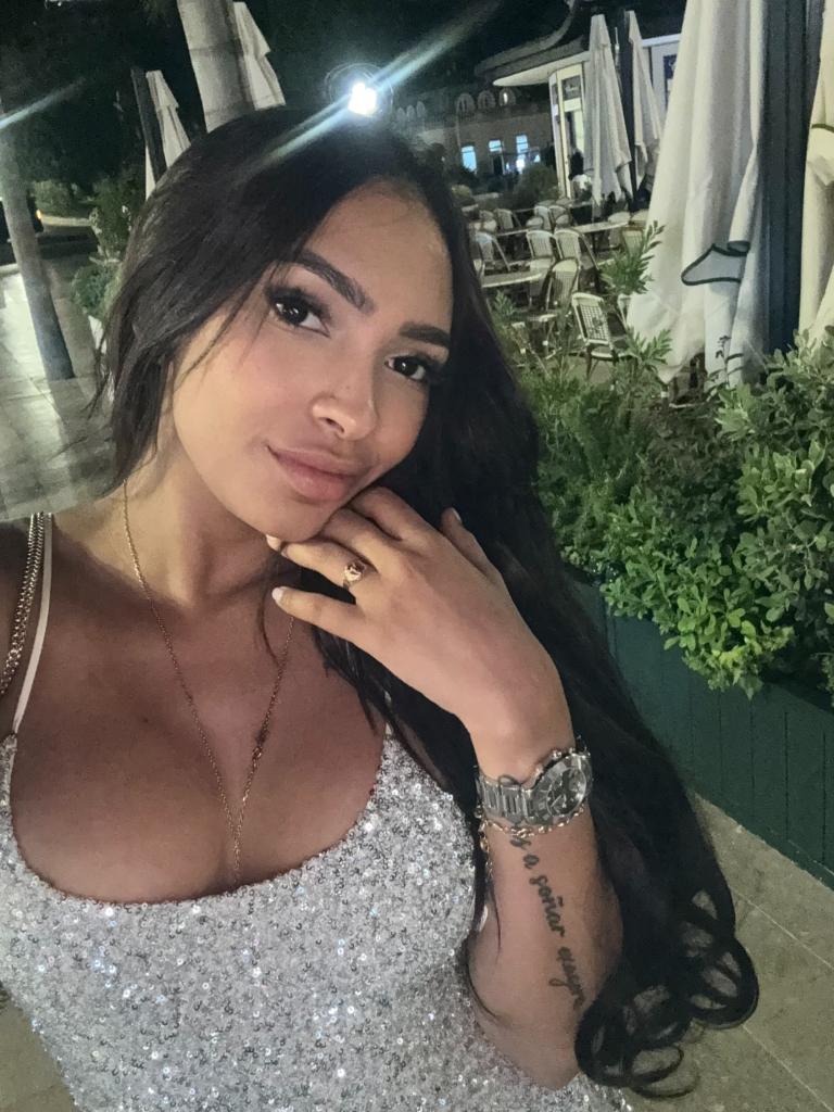 Chica busca chico en Alicante: Chica busca chico