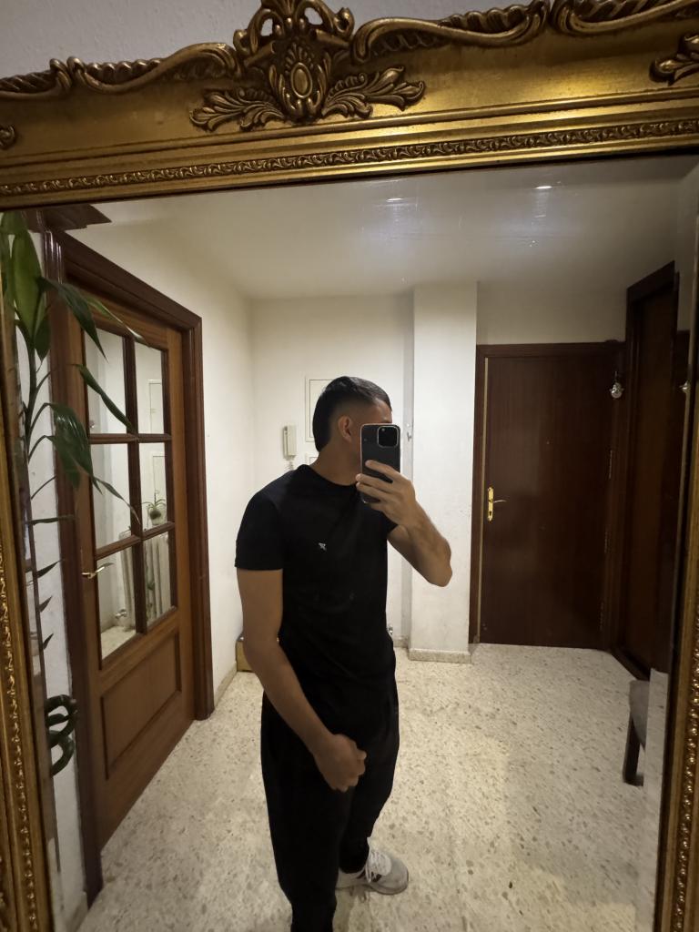 Chico busca chica en Granada: 