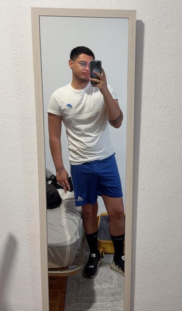 695091078: Chico busca chica en León