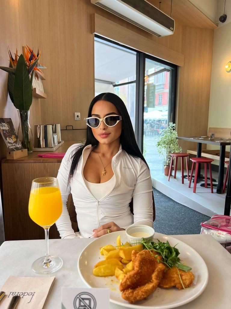 Chica busca chico en Málaga: Chica busca chico