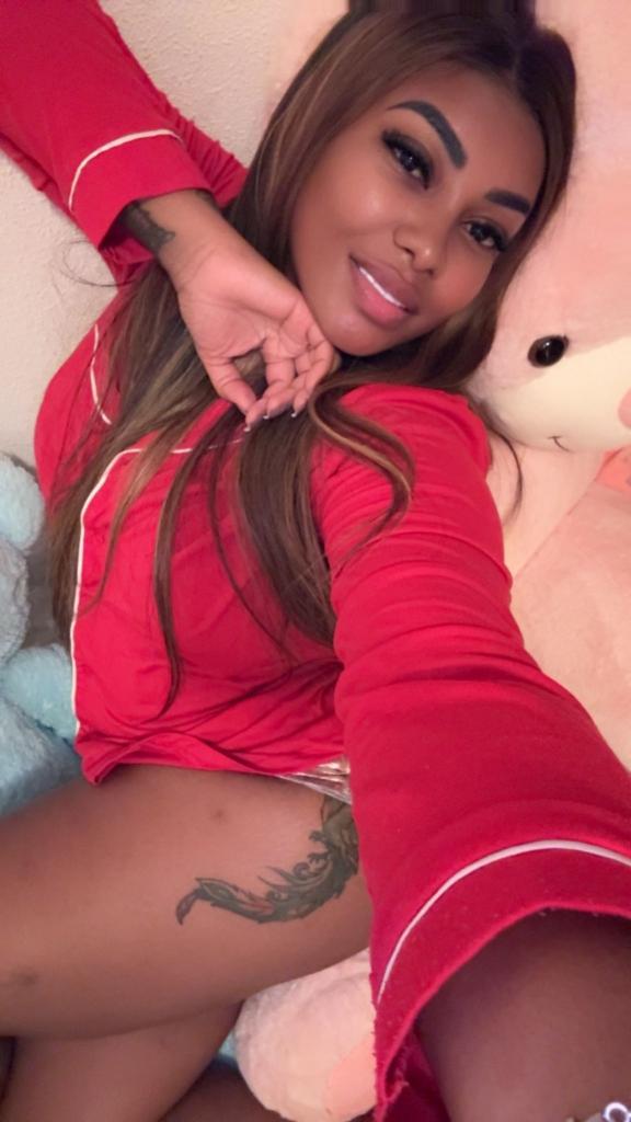 617784481: Chica busca chico en Sevilla