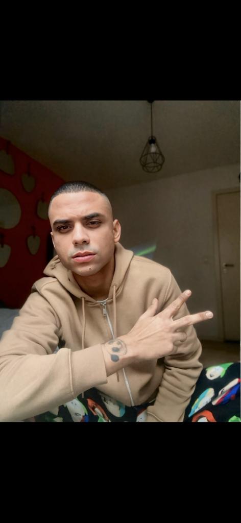 Chico busca chica en Pontevedra: 