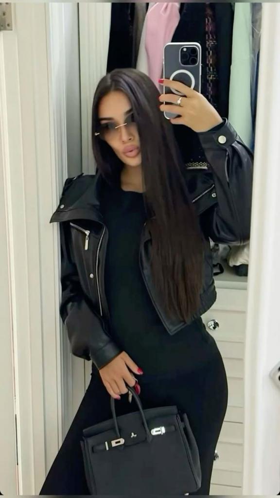 631858589: Chica busca chico en Málaga