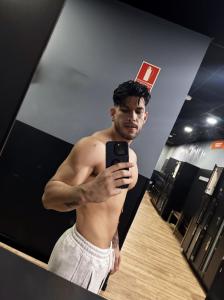 643852366: Chico busca chica en Sevilla