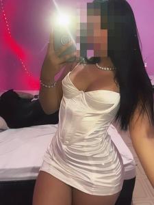 674950296: Chica busca chico en Sevilla