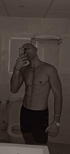 744704947: Chico busca chica en Valencia