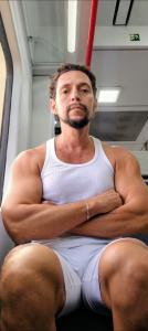 663411404: Chico busca chica en Barcelona