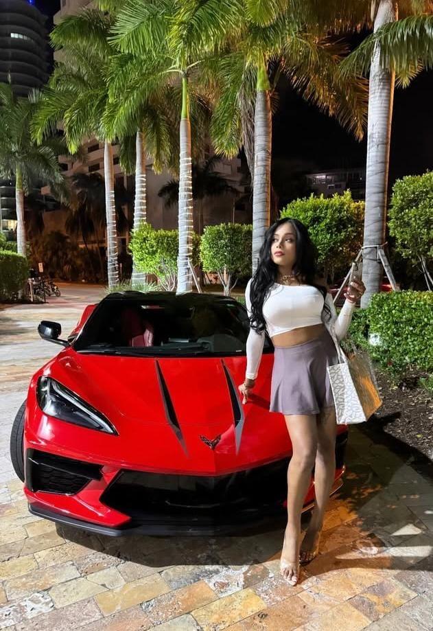 607875824: Travesti en Barcelona