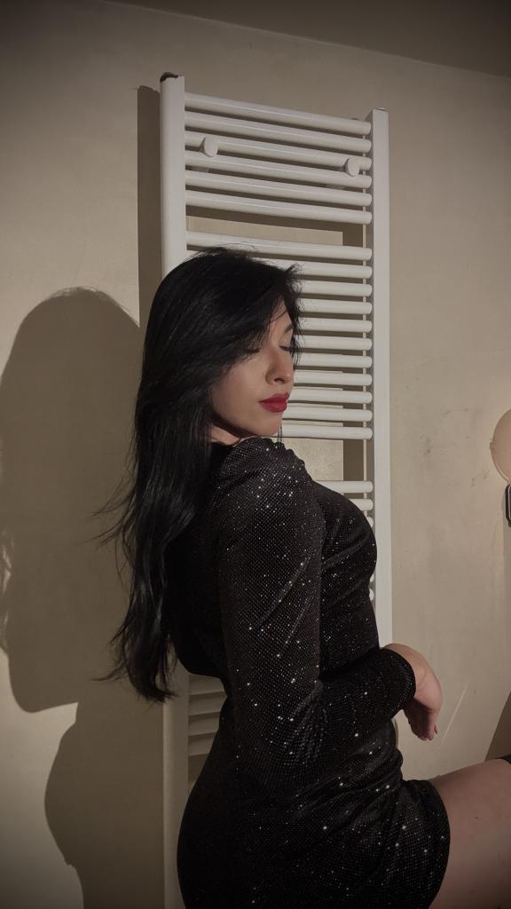 614786775: Chica busca chico en Madrid