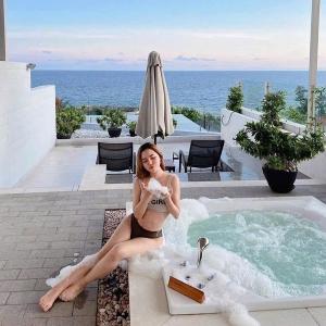 688181075: Chica busca chico en Málaga