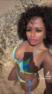 613387345: Chica busca chico en Cádiz