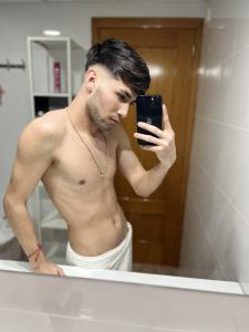 663936078: Chico busca chica en Ibiza