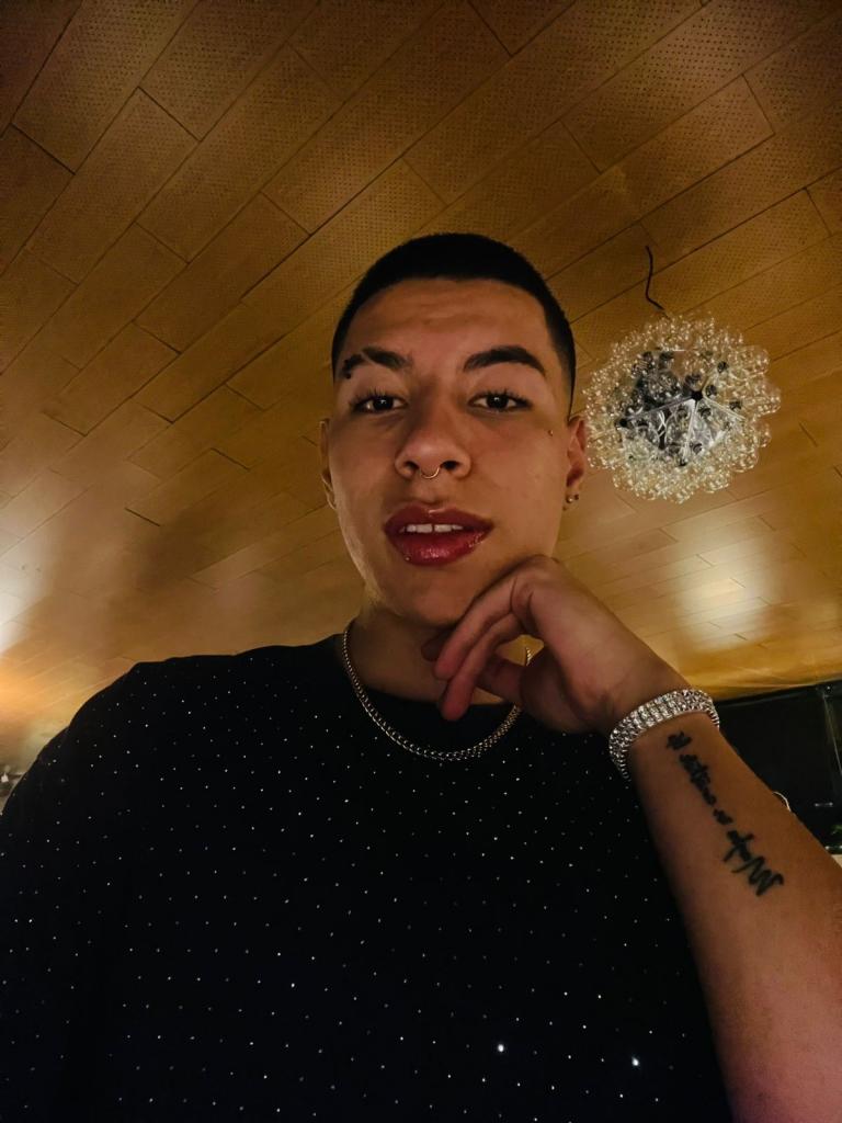 610882979: Chico busca chica en Sevilla