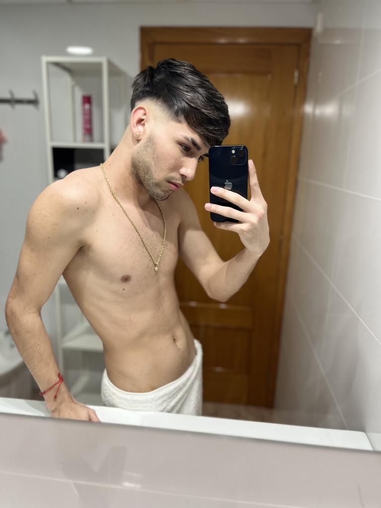 663936078: Chico busca chica en Ibiza