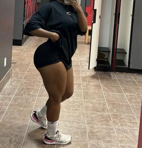 674523289: Chica busca chico en Barcelona