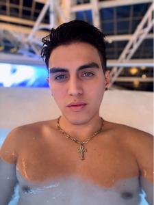 662089415: Chico busca chica en Valencia