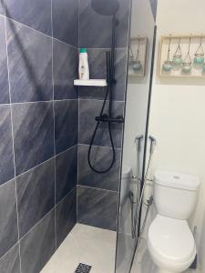 604866430: Chica busca chico en Madrid