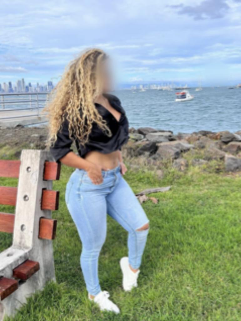 614923088: Chica busca chico en Sevilla