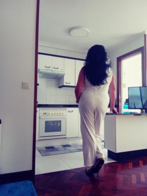 611166113: Chica busca chico en La Coruña