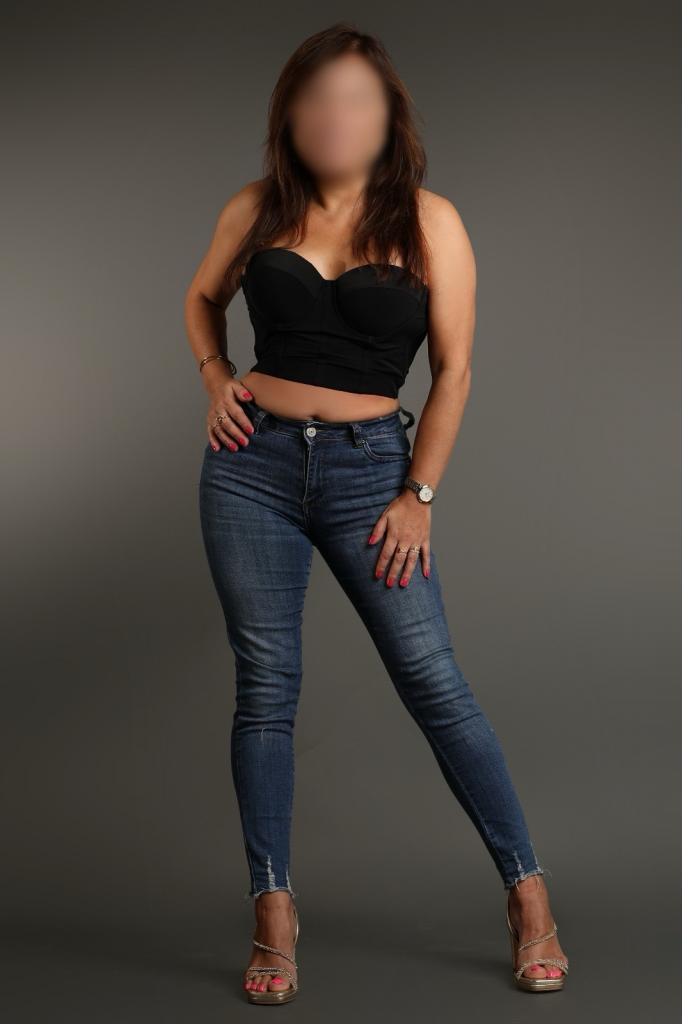 681811939: Chica busca chico en León