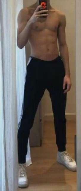 Chico busca chica en Sevilla: 