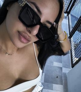 643109403: Chica busca chico en Barcelona