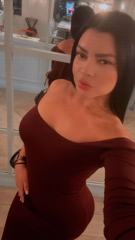 699004884: Chica busca chico en Madrid