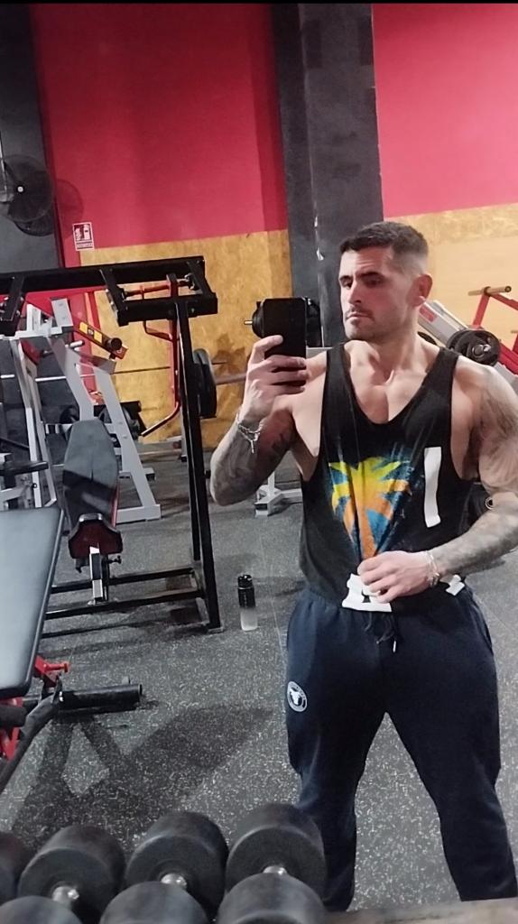 603869050: Chico busca chica en Sevilla