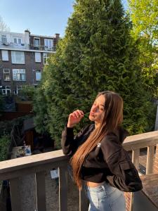 613724643: Chica busca chico en Barcelona