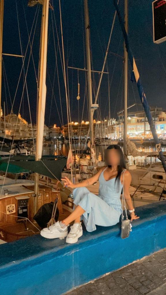 643856540: Chica busca chico en La Coruña