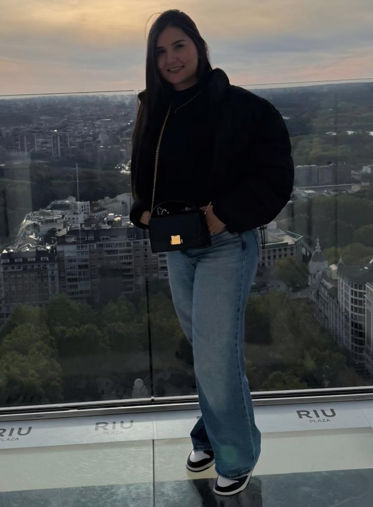 691386949: Chica busca chico en Madrid