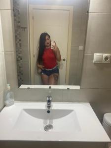 671279140: Chica busca chico en Valencia