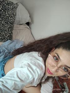 647066228: Chica busca chico en Sevilla