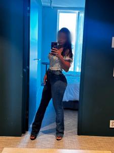 607673370: Chica busca chico en Gerona