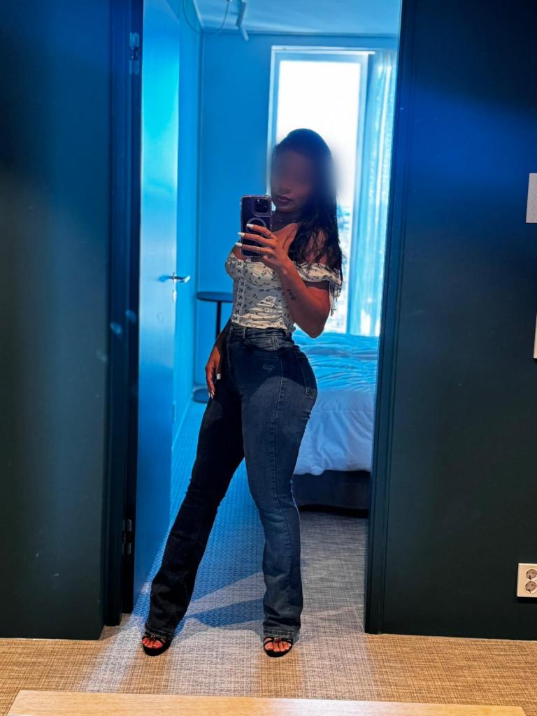 607673370: Chica busca chico en Gerona