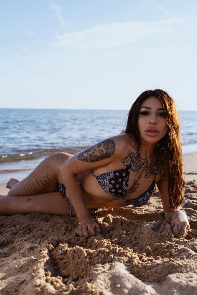 617492072: Chica busca chico en Barcelona