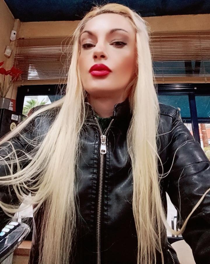 643712460: Chica busca chico en La Coruña