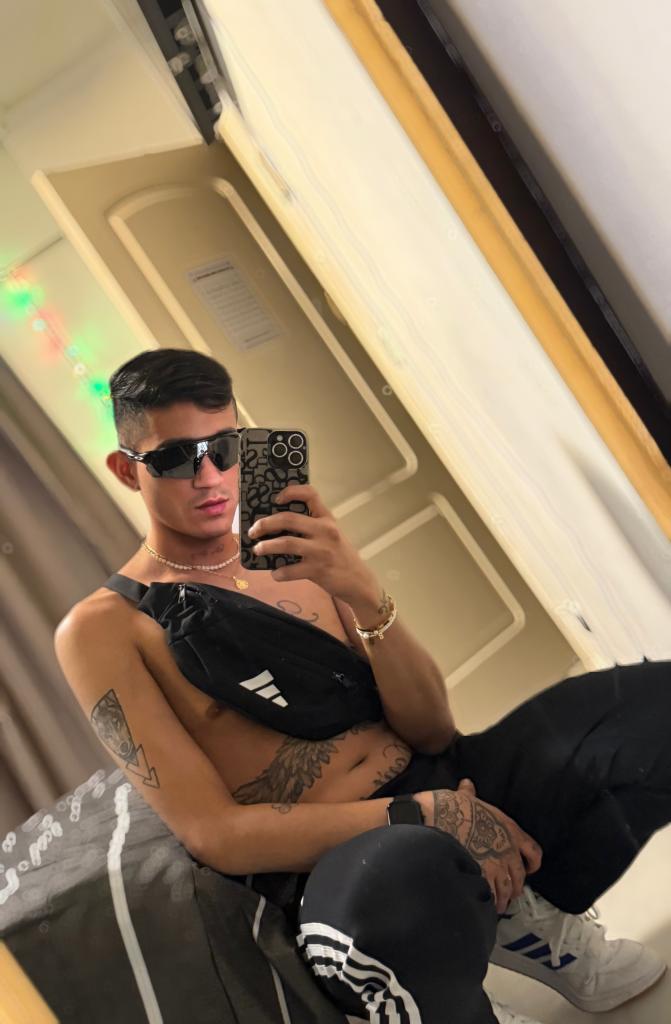 Chico busca chica en Sevilla: 