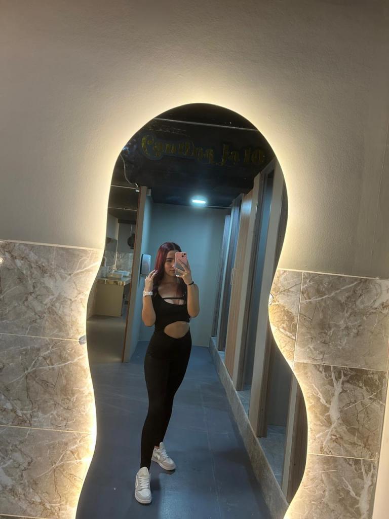 631216787: Chica busca chico en Málaga